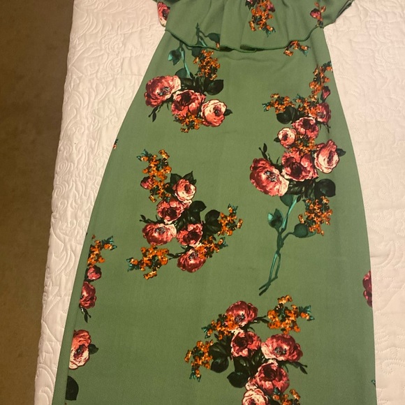 Piphany ruffle sleeve floral midi dress - Picture 2 of 6